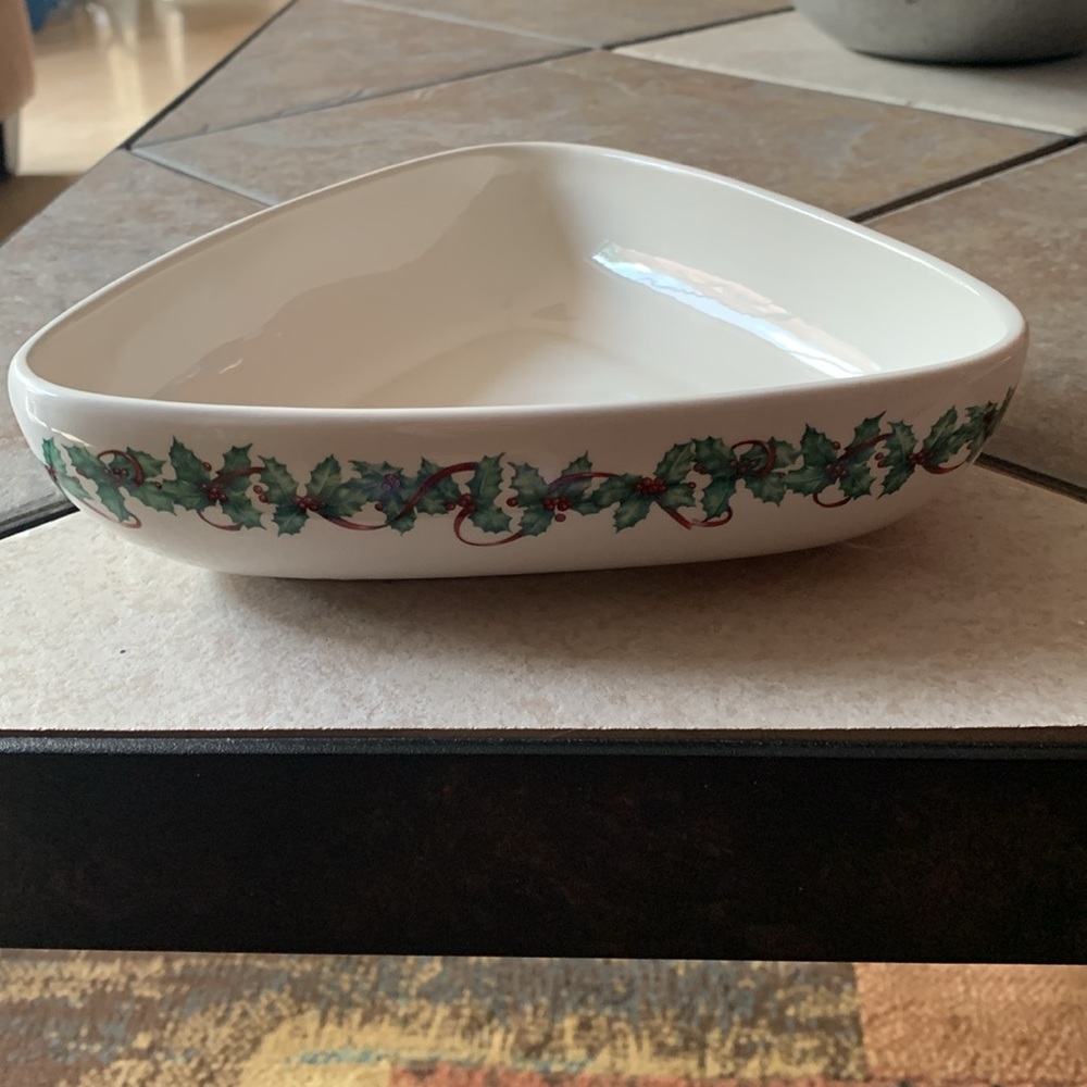 CLAIRE BURKE. Triangle Shaped Holiday Dish.‎ Holly Trim.